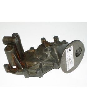 BMW M60 M62 V8 Engine Oil Pump Housing Case 1733961 Used Genuine